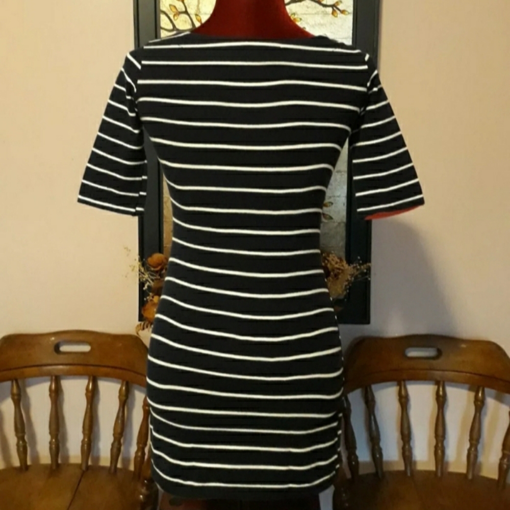 Dress - Picture 2 of 8